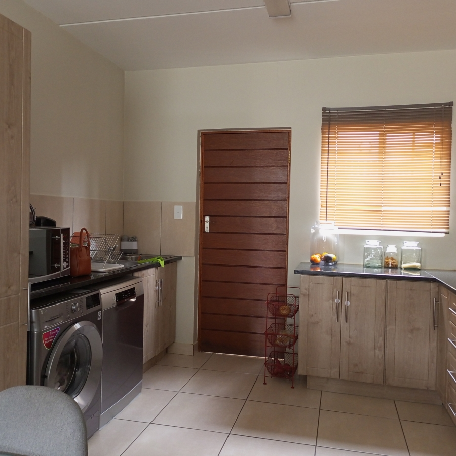 To Let 3 Bedroom Property for Rent in Oukraal Estate Gauteng