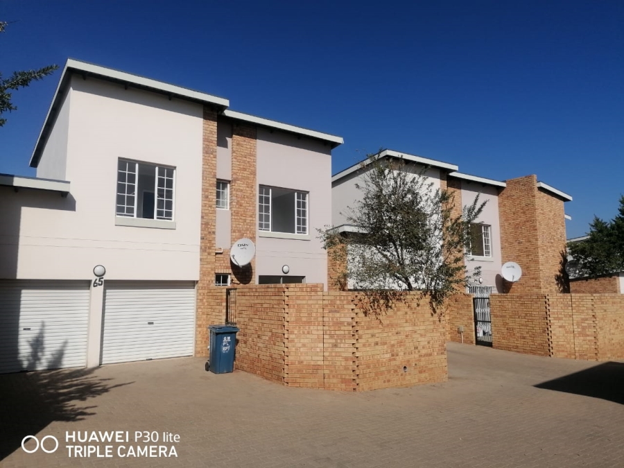 To Let 3 Bedroom Property for Rent in Oukraal Estate Gauteng