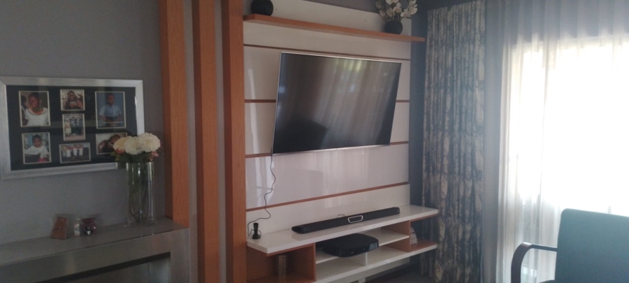 4 Bedroom Property for Sale in Helderwyk Gauteng