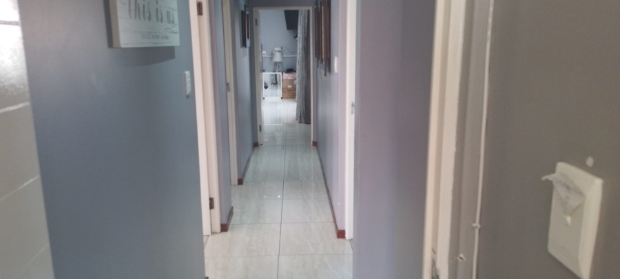 4 Bedroom Property for Sale in Helderwyk Gauteng