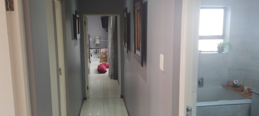 4 Bedroom Property for Sale in Helderwyk Gauteng