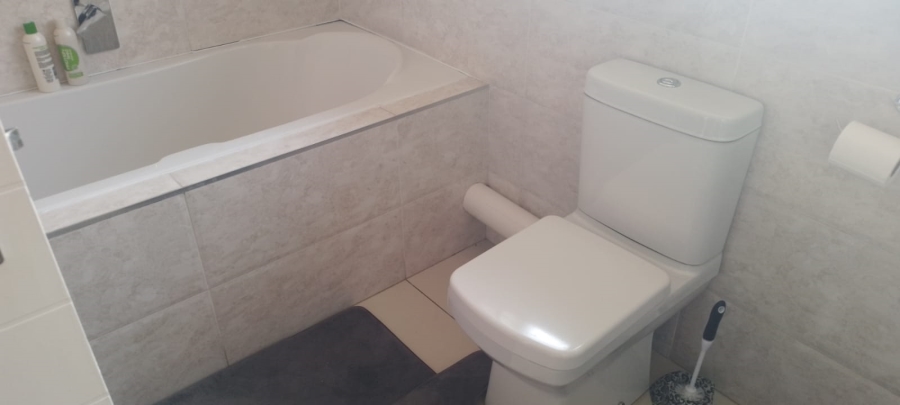 4 Bedroom Property for Sale in Helderwyk Gauteng