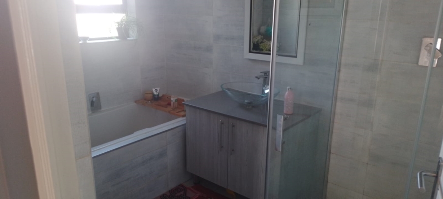 4 Bedroom Property for Sale in Helderwyk Gauteng