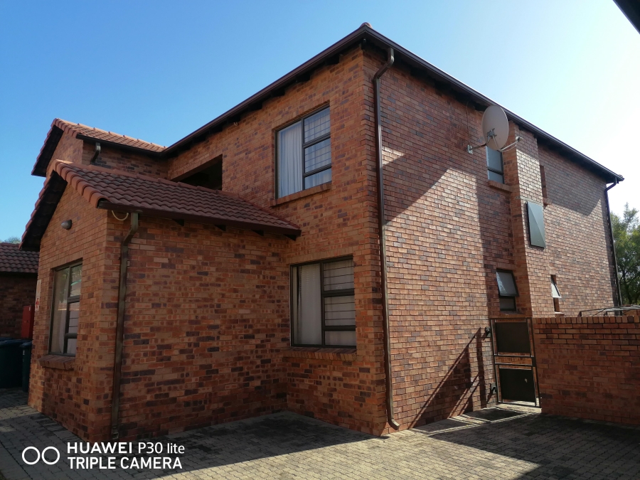 2 Bedroom Property for Sale in Willow Park Manor Gauteng