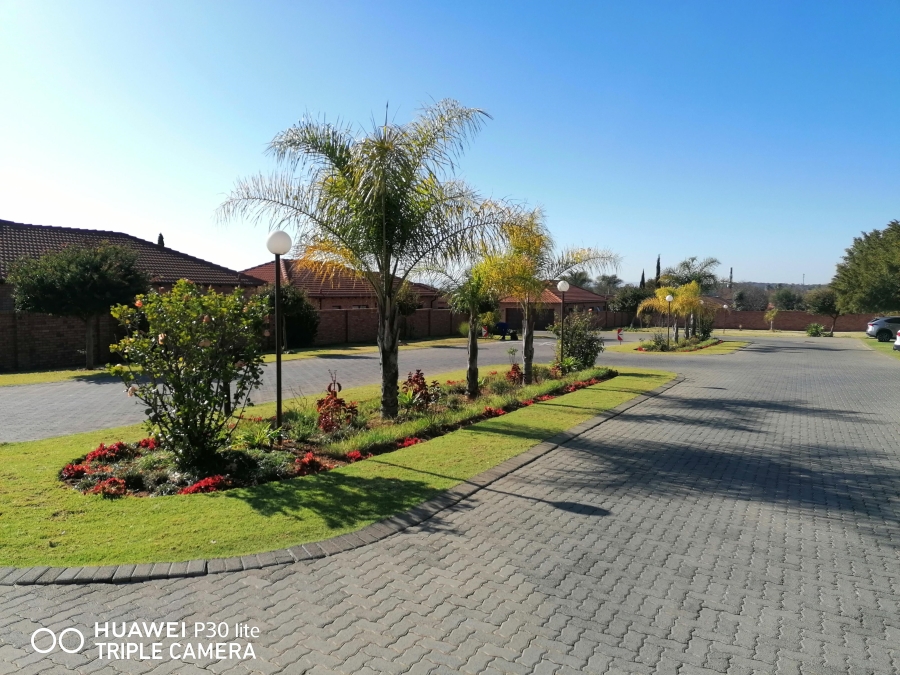 2 Bedroom Property for Sale in Willow Park Manor Gauteng