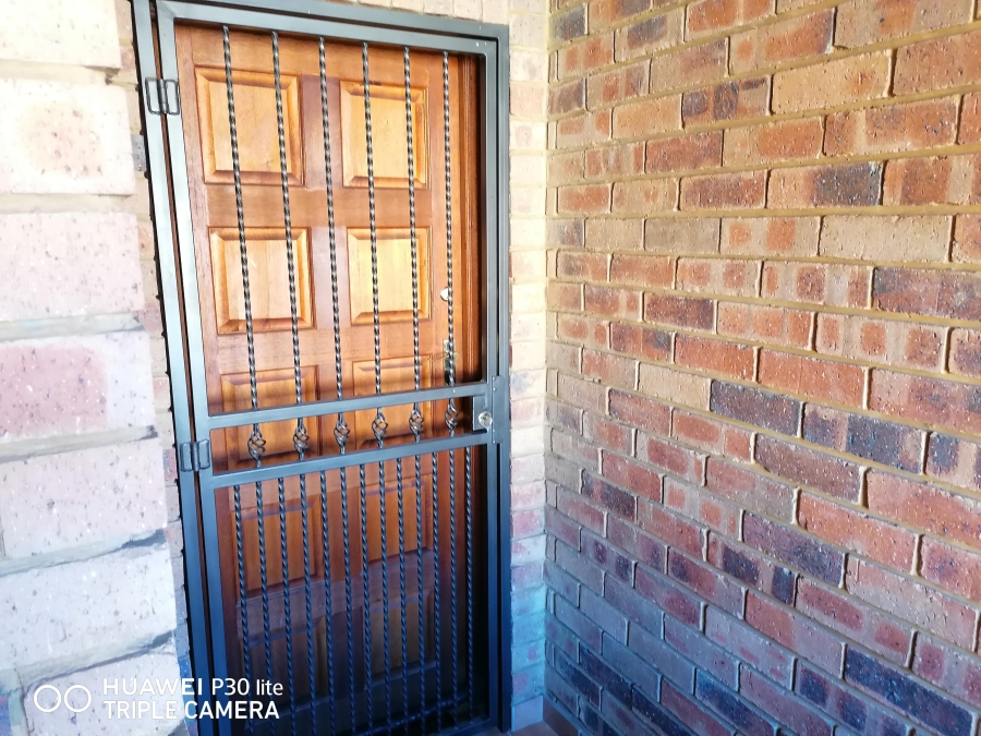 2 Bedroom Property for Sale in Willow Park Manor Gauteng