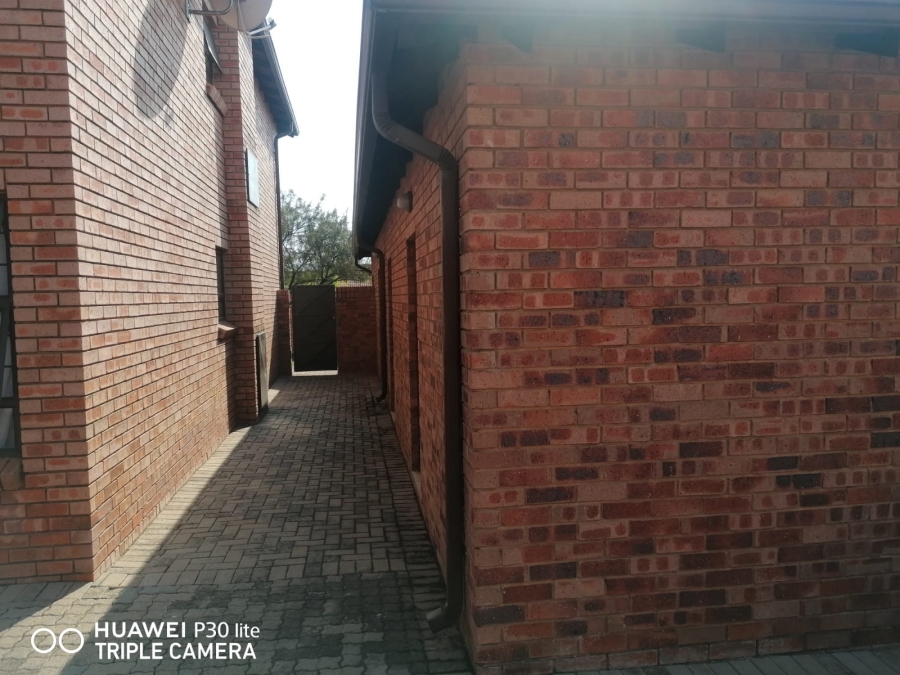 2 Bedroom Property for Sale in Willow Park Manor Gauteng
