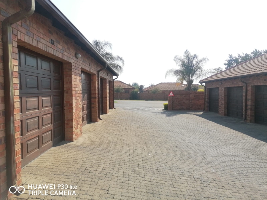 2 Bedroom Property for Sale in Willow Park Manor Gauteng