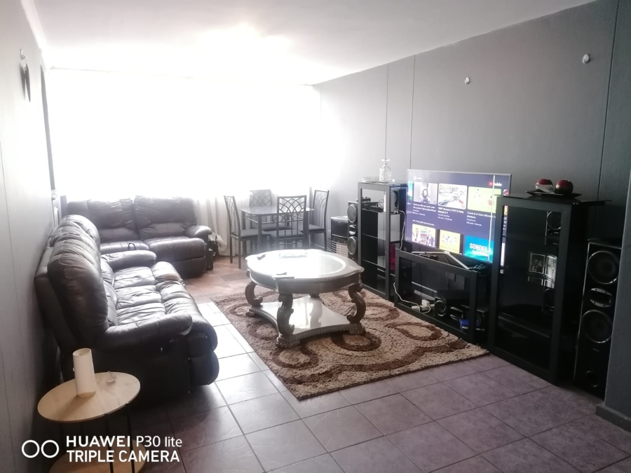 2 Bedroom Property for Sale in Silverton Gauteng