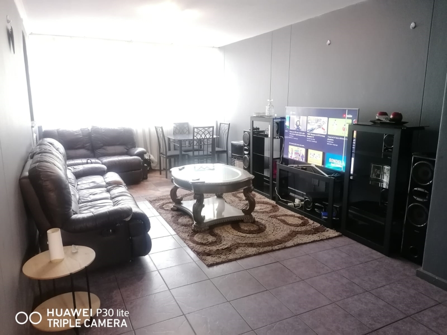 2 Bedroom Property for Sale in Silverton Gauteng