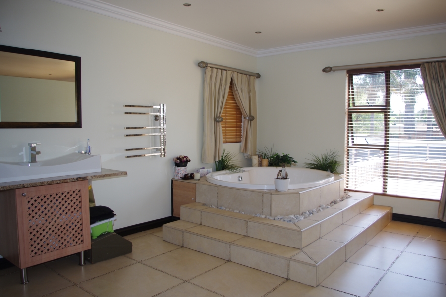 6 Bedroom Property for Sale in Sunward Park Gauteng