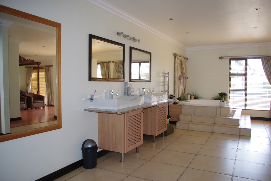 6 Bedroom Property for Sale in Sunward Park Gauteng