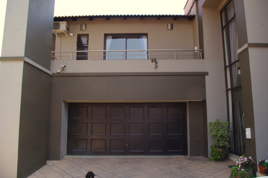 6 Bedroom Property for Sale in Sunward Park Gauteng