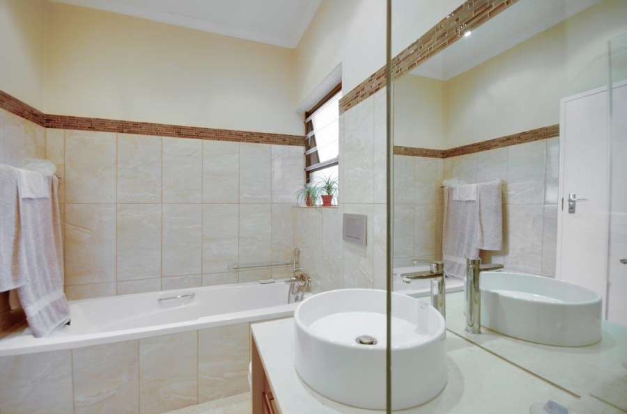 4 Bedroom Property for Sale in Blue Hills AH Gauteng