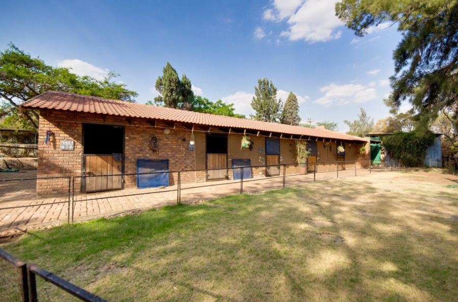 4 Bedroom Property for Sale in Blue Hills AH Gauteng