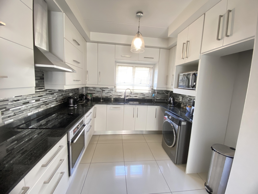2 Bedroom Property for Sale in Lonehill Gauteng