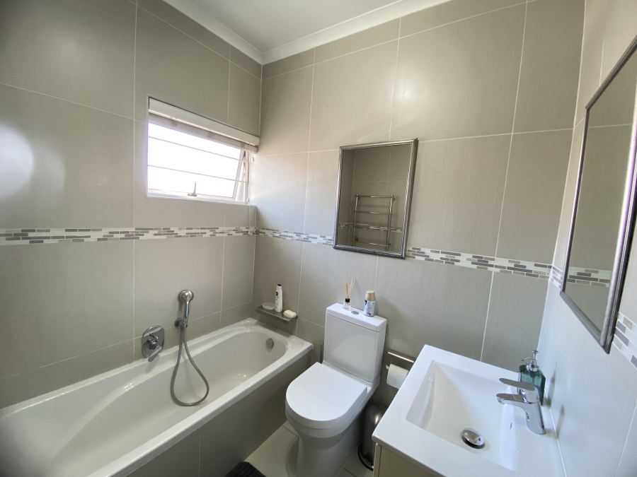 2 Bedroom Property for Sale in Lonehill Gauteng