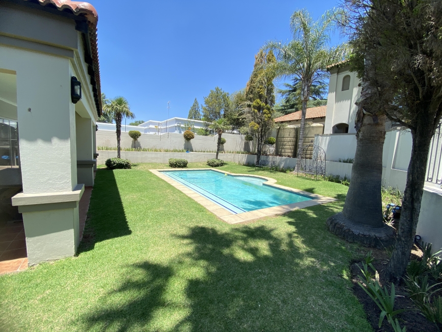 2 Bedroom Property for Sale in Lonehill Gauteng