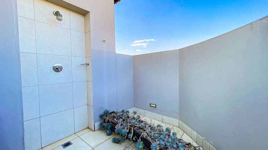 7 Bedroom Property for Sale in Saddlebrook Estate Gauteng