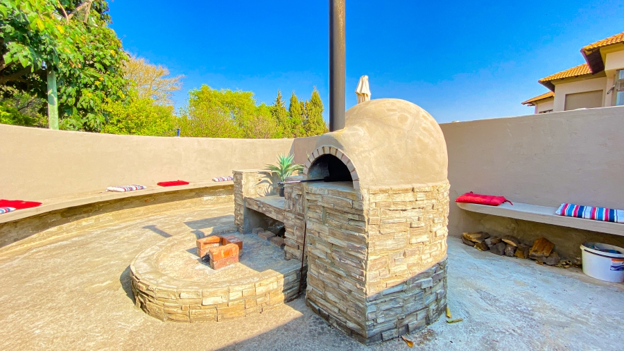 7 Bedroom Property for Sale in Saddlebrook Estate Gauteng