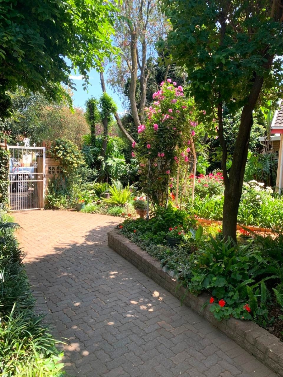 4 Bedroom Property for Sale in Kenleaf Gauteng