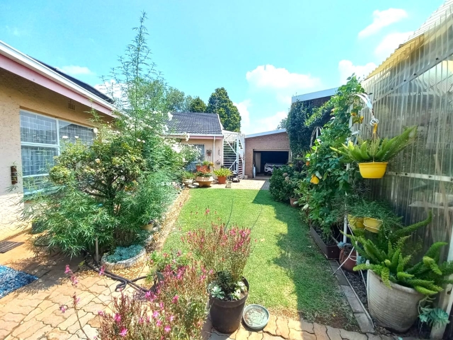 4 Bedroom Property for Sale in Kenleaf Gauteng