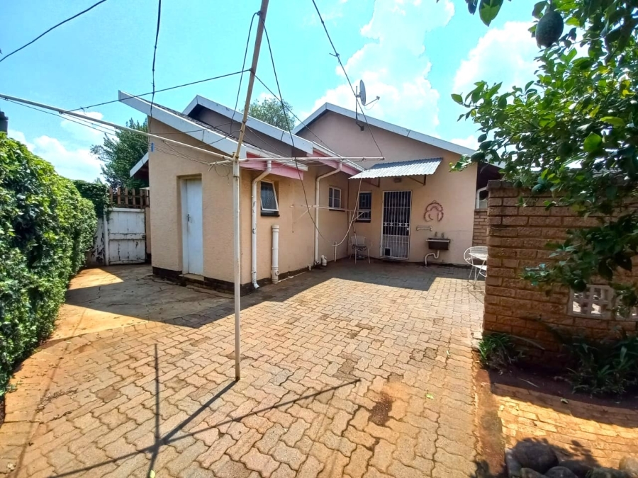 4 Bedroom Property for Sale in Kenleaf Gauteng