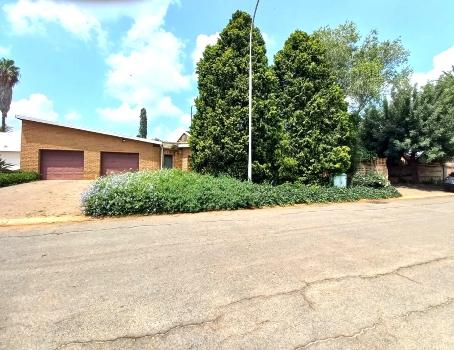 4 Bedroom Property for Sale in Kenleaf Gauteng