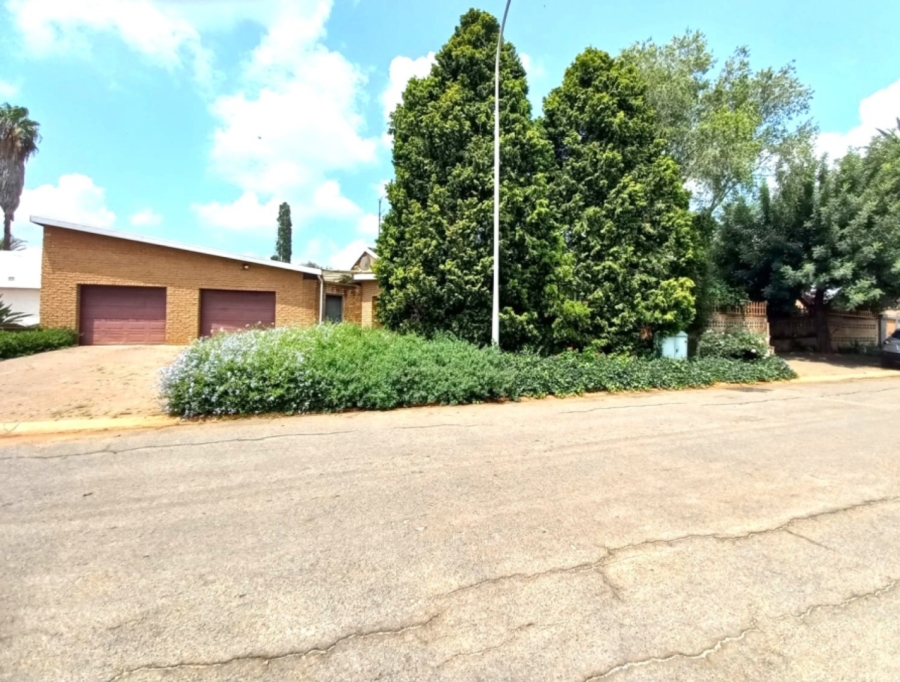 4 Bedroom Property for Sale in Kenleaf Gauteng