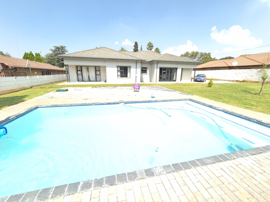 4 Bedroom Property for Sale in Doornkloof Gauteng