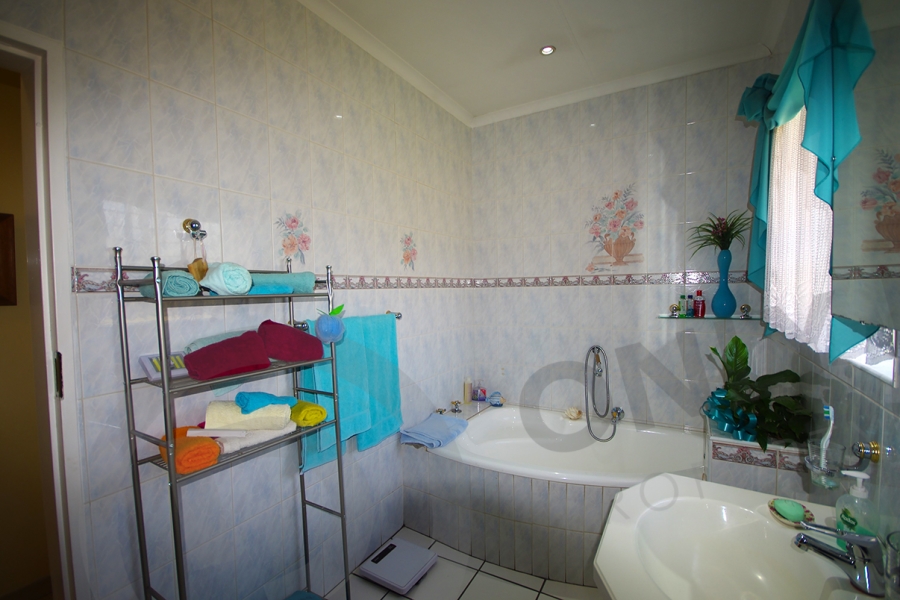 4 Bedroom Property for Sale in Kenleaf Gauteng