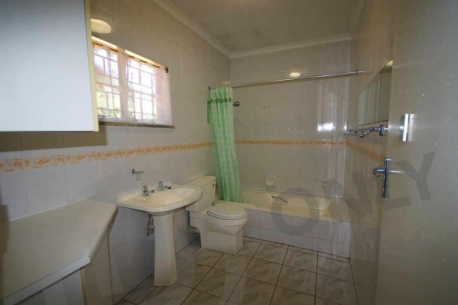 4 Bedroom Property for Sale in Kenleaf Gauteng