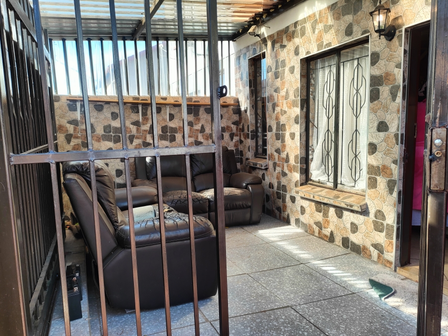 2 Bedroom Property for Sale in Lotus Gardens Gauteng