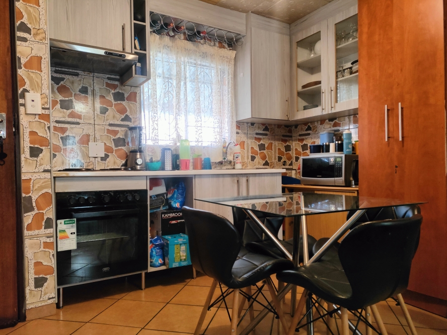 2 Bedroom Property for Sale in Lotus Gardens Gauteng