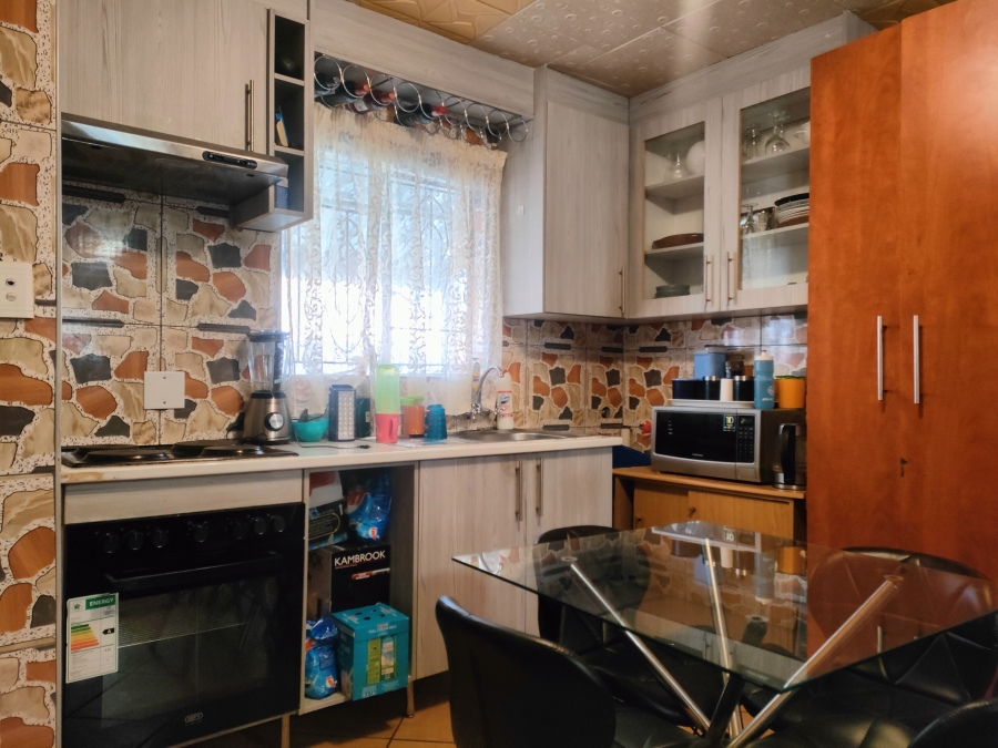 2 Bedroom Property for Sale in Lotus Gardens Gauteng