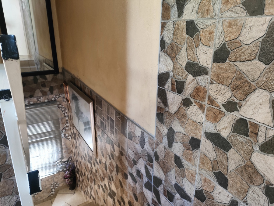 2 Bedroom Property for Sale in Lotus Gardens Gauteng