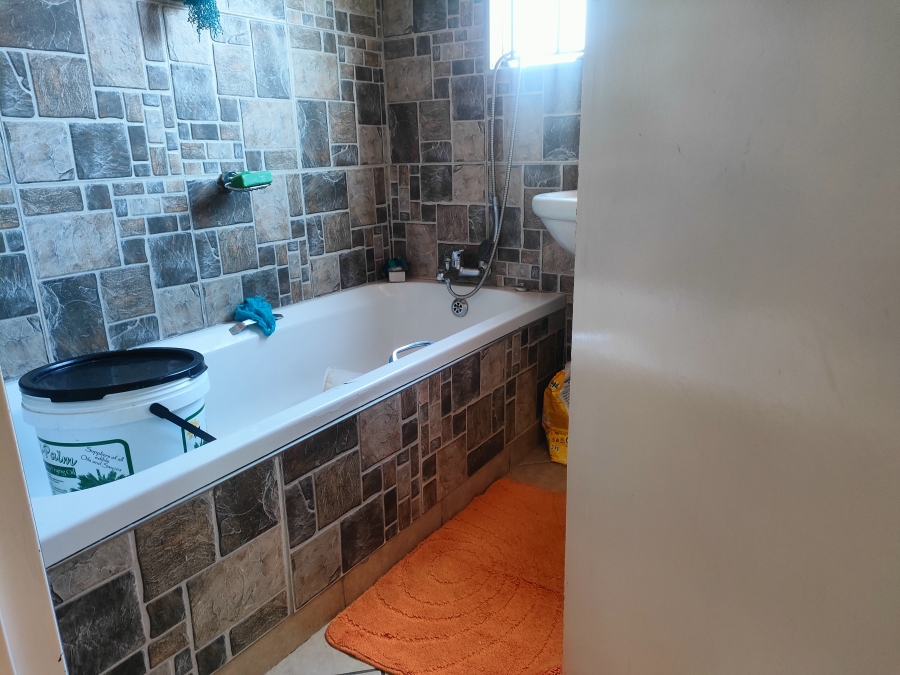 2 Bedroom Property for Sale in Lotus Gardens Gauteng