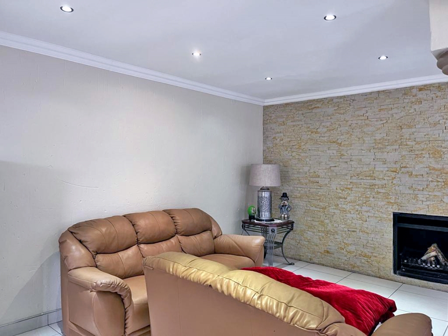 3 Bedroom Property for Sale in Sonneveld Gauteng