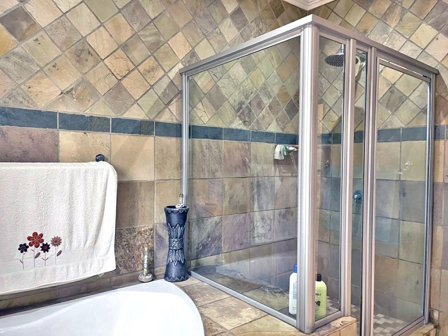 3 Bedroom Property for Sale in Sonneveld Gauteng