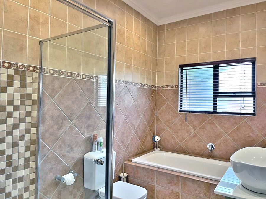 3 Bedroom Property for Sale in Sonneveld Gauteng