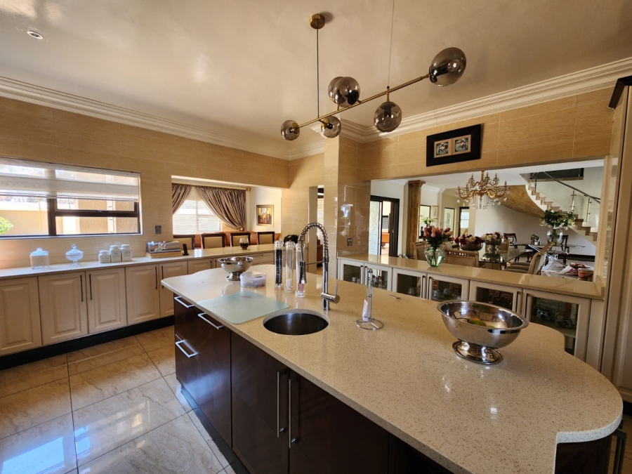 6 Bedroom Property for Sale in Helderwyk Gauteng