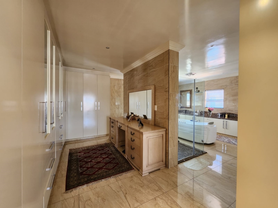 6 Bedroom Property for Sale in Helderwyk Gauteng