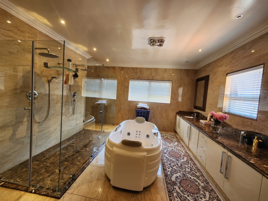 6 Bedroom Property for Sale in Helderwyk Gauteng