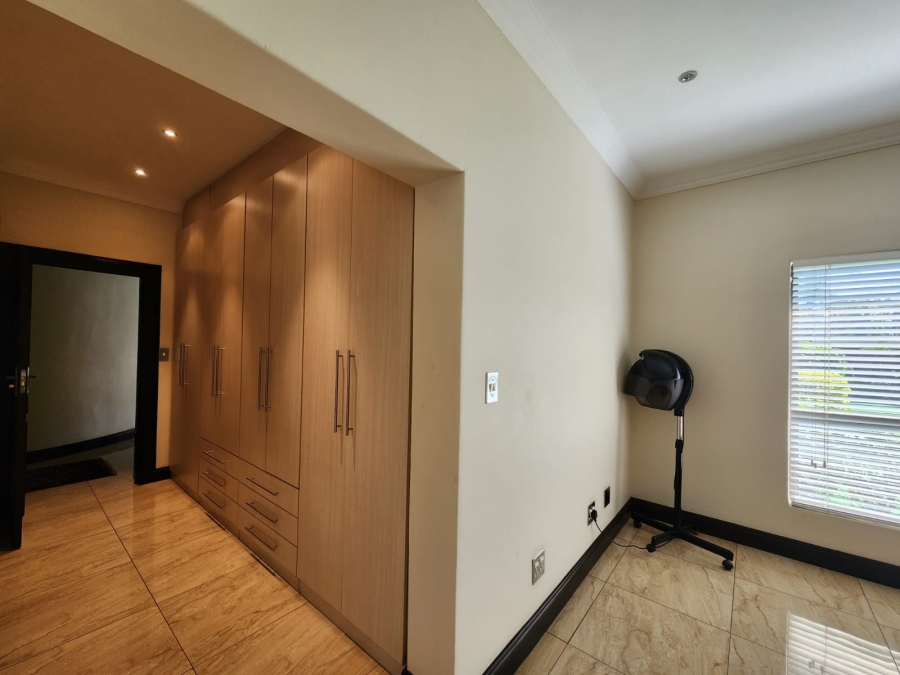 6 Bedroom Property for Sale in Helderwyk Gauteng