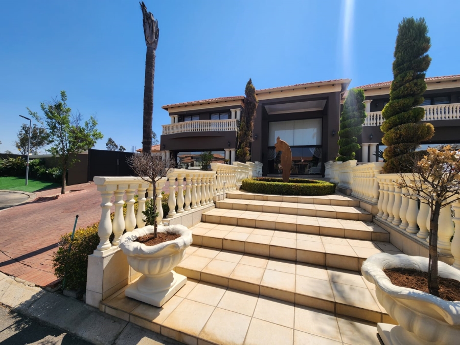 6 Bedroom Property for Sale in Helderwyk Gauteng