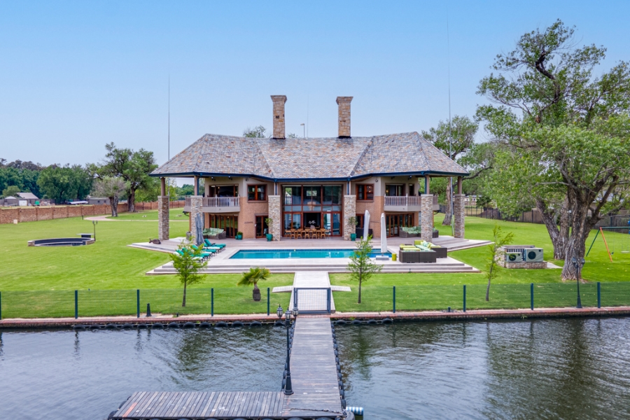 6 Bedroom Property for Sale in Marlbank Gauteng