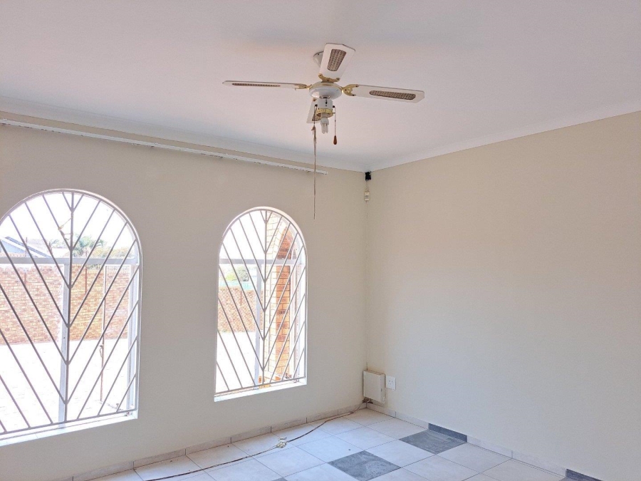 12 Bedroom Property for Sale in Laudium Ext 1 Gauteng