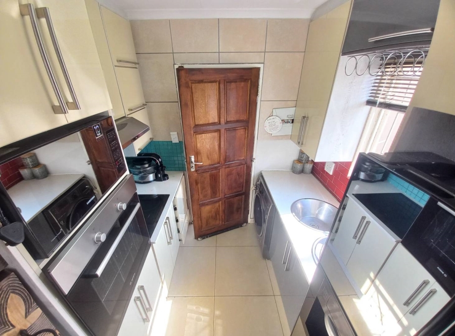 2 Bedroom Property for Sale in Elandspoort Gauteng