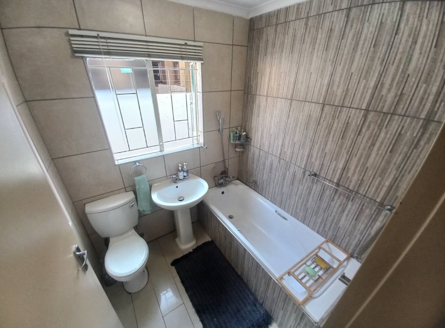 2 Bedroom Property for Sale in Elandspoort Gauteng