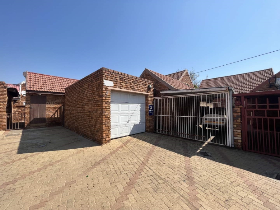 3 Bedroom Property for Sale in Helikonpark Gauteng